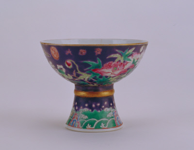 Pale pinkish purple to pastel flower pattern footed bowl