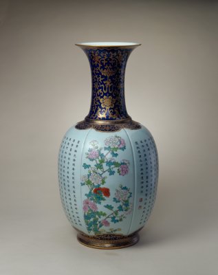 Ji pastel blue ground gilt floral pattern poem big bottle