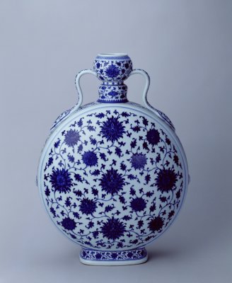 Blue and White lotus wishful ears flat pot