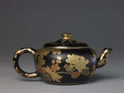 Yixing kiln Purple Black & gilt chrysanthemum pot