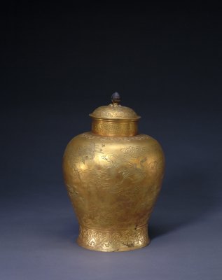 Golden cloud crane embossed bottle