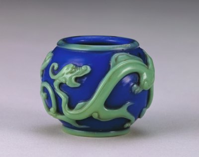 Blue sleeve green glass dragon grain Shui Cheng
