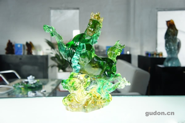 马到成功琉璃摆件